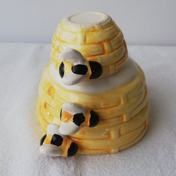 Vintage Beehive Stacking Measuring Cups - Picture 3 of 9